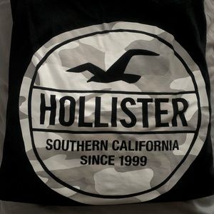 Black Hollister Men’s XL t-shirt